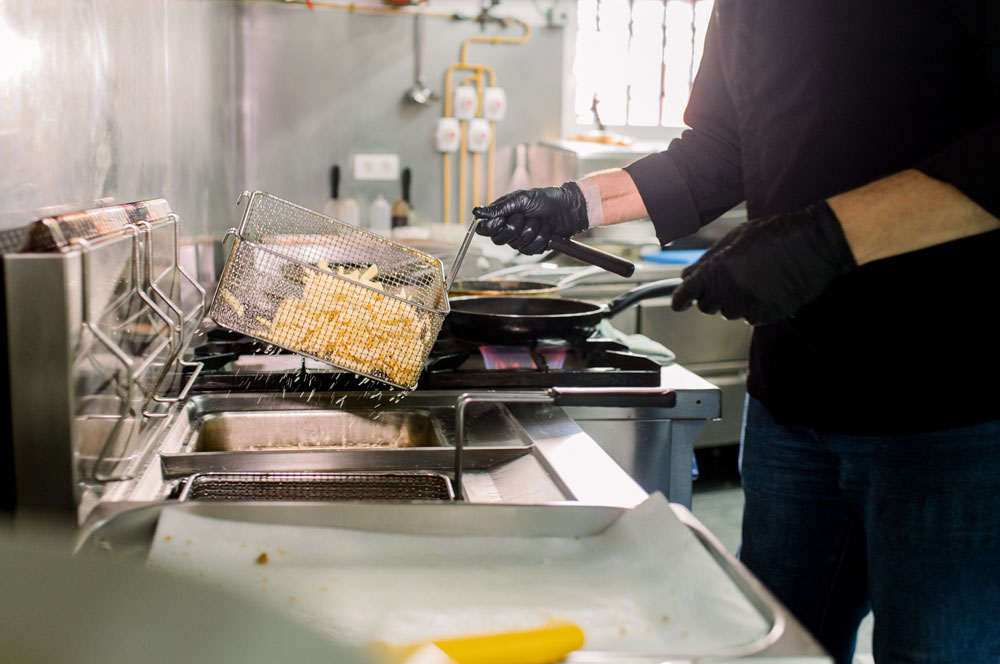 Benefits of Responsible Oil Management for Restaurant Owners